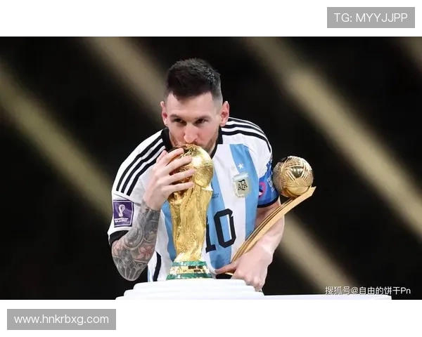 梅西携手阿根廷队夺冠后首次亮相 巴黎球迷热情迎接传奇归来