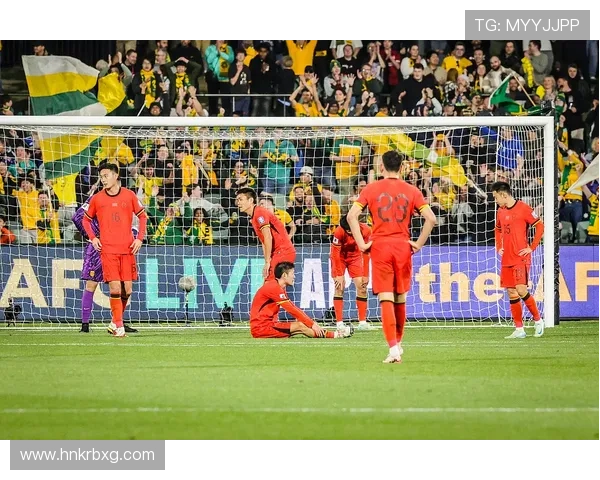 中国足球队迎战日本，热身赛迎来历史性突破，球迷期待新一届世界杯征程