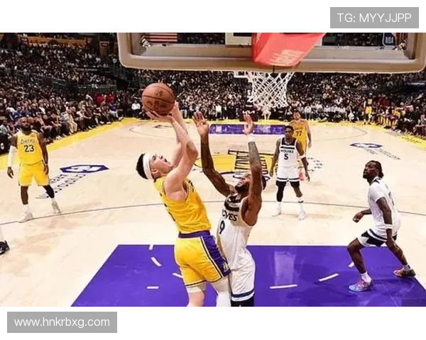 湖人逆转勇士上演绝地反击全场沸腾震撼联盟焦点巅峰对决再升级